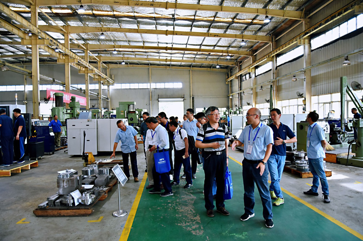 女教师の爆乳BD在线观看