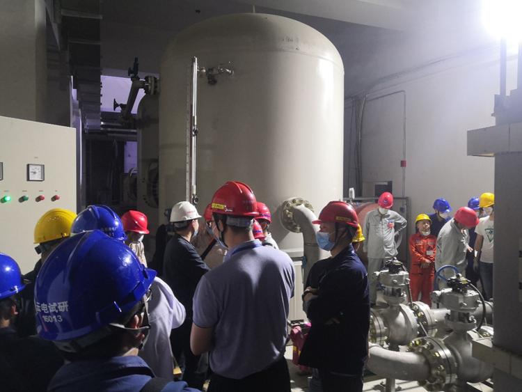 女教师の爆乳BD在线观看