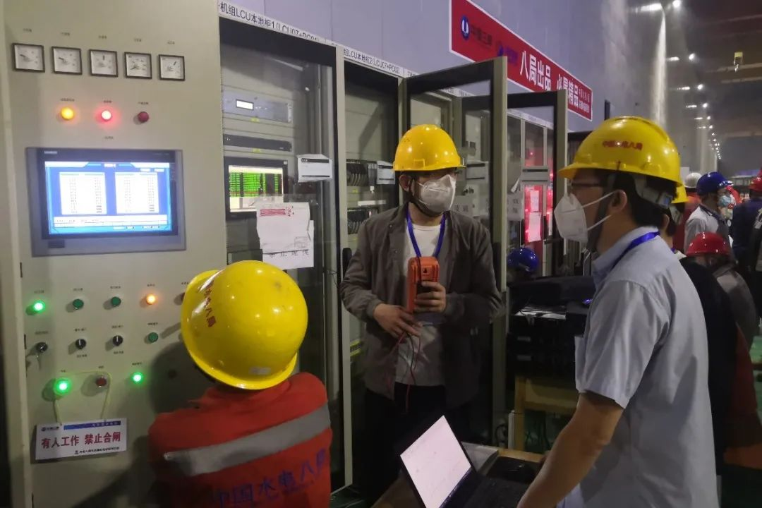 女教师の爆乳BD在线观看