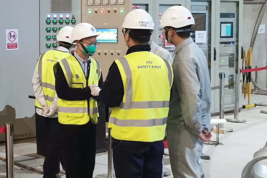 女教师の爆乳BD在线观看