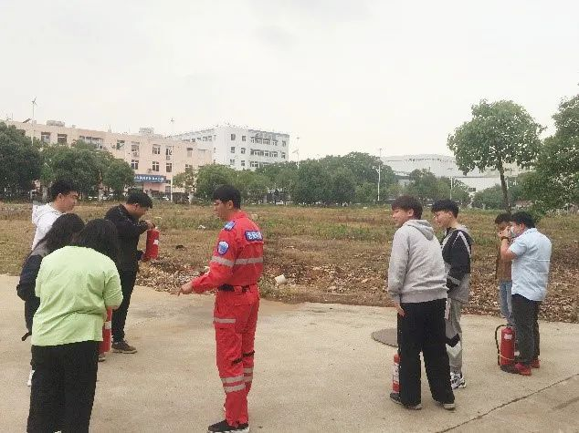 女教师の爆乳BD在线观看